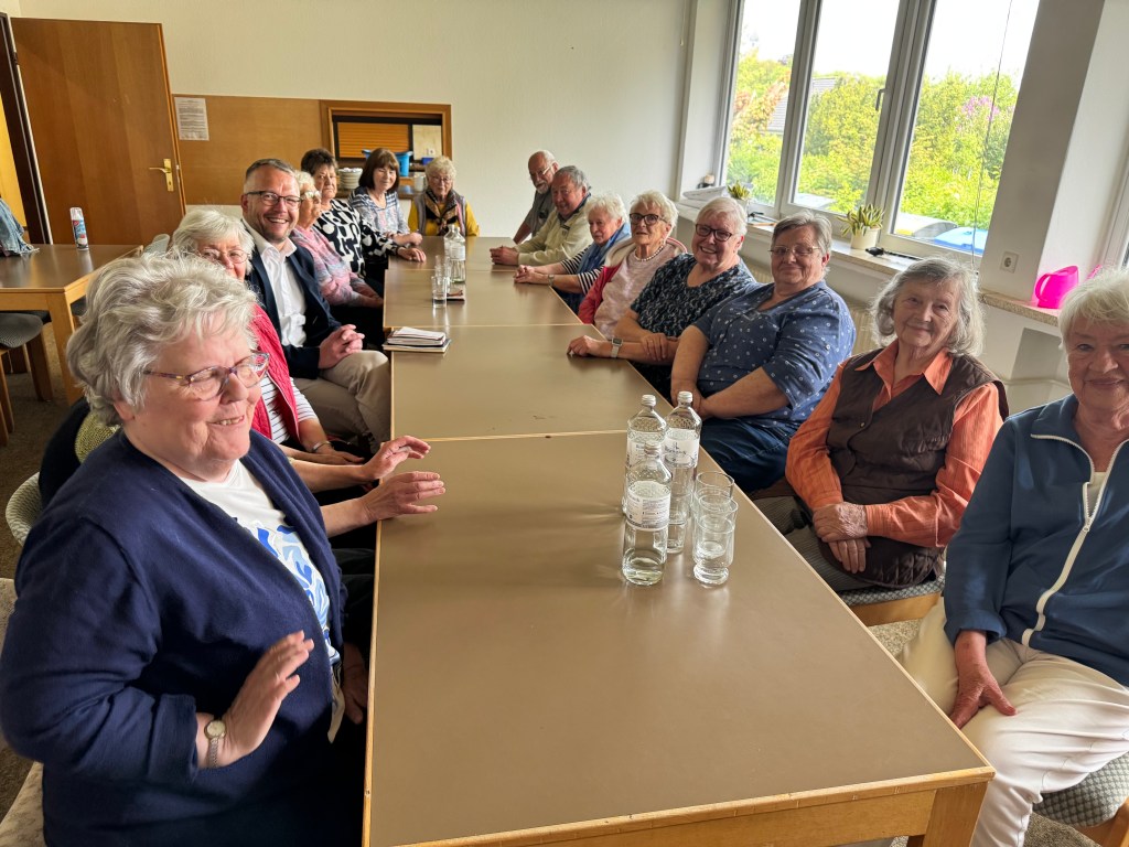 Kaffee, Eis und heiße Kirschen beim&nbsp;Seniorentreff